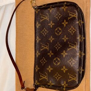 Authentic Louis Vuitton Pochette Accessories Vintage Shoulder Bag.